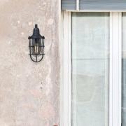 Westinghouse Crestview utendørs vegglampe, bur