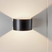 Vegglampe Fold med buet skjerm i svart