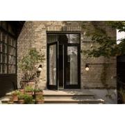 Nuura utendørs vegglampe Liila, bredde 16 cm, svart/opal