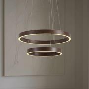 Lucande LED-hengelampe Yonam, Ø 60 cm, 2 lyskilder, brun, CCT