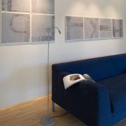 Egger DLS LED-gulvlampe Zooom, fleksibel arm, platinafarge