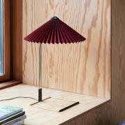 HAY Matin 380 LED plissert bordlampe, oxide rød