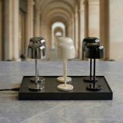 LED-bordlampe Quill krom/beige/svart 6-plassers ladestasjon