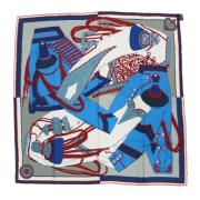 Pre-owned Silk scarves