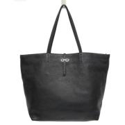 Pre-owned Leather totes