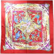 Pre-owned Silk scarves