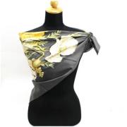 Pre-owned Silk scarves