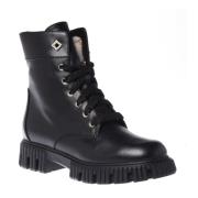 Combat boots in black leather