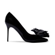 Patent skinn Ruby pumps med blomsterdetalj