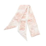 Pre-owned Silk scarves