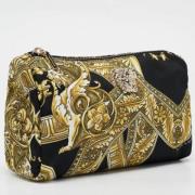 Pre-owned Fabric clutches