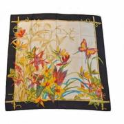 Pre-owned Silk scarves