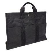 Pre-owned Fabric handbags