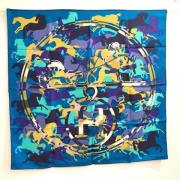 Pre-owned Silk scarves