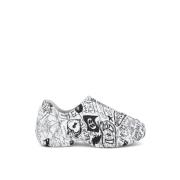 Graffiti-Print Logo Sneakers